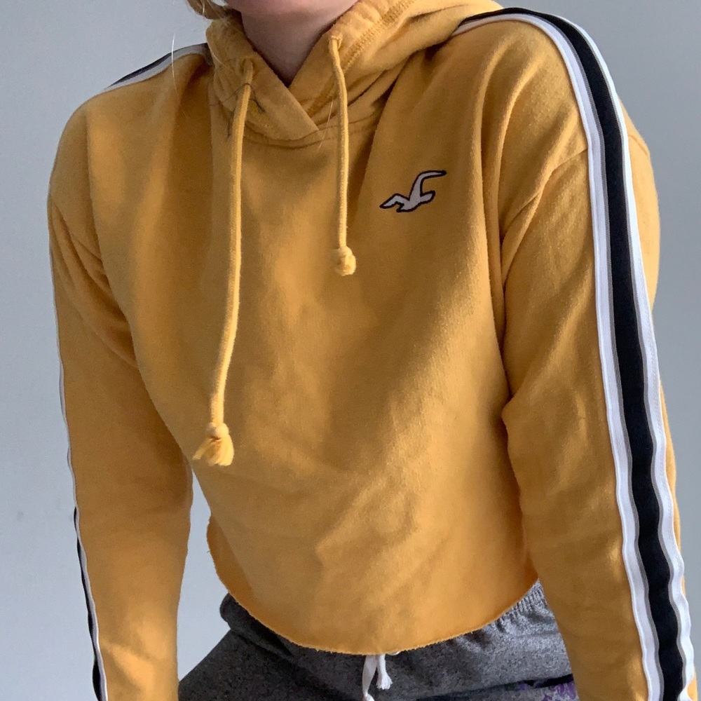 Cropped Yellow Hollister oversized hoodie